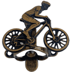 Abridor de Garrafas Ciclista Sentado em Metal Ouro Velho Escovado 7x6cm - Palácio da Arte