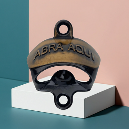 Abridor de Garrafas Abra Aqui em Metal Ouro Velho Escovado 5,6x4,4cm