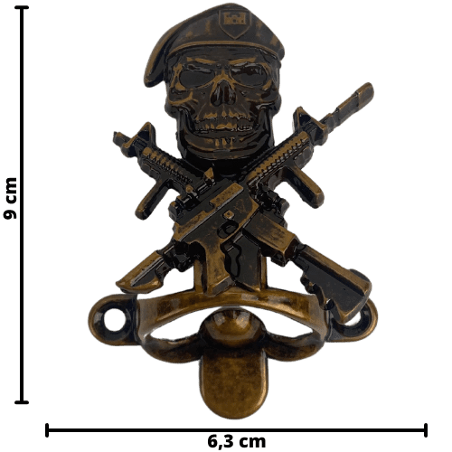 Abridor de Garrafas Caveira com Armas em Metal Ouro Velho Escovado 9x6,3cm - Palácio da Arte
