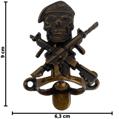 Abridor de Garrafas Caveira com Armas em Metal Ouro Velho Escovado 9x6,3cm - Palácio da Arte