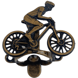 Abridor de Garrafas Ciclista Sentado em Metal Ouro Velho Escovado 7x6cm - Palácio da Arte