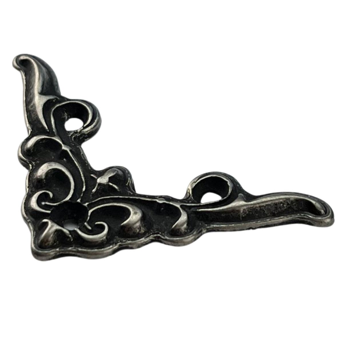 Cantoneira Elegante em Metal Prata Velho M 3,5x3,5cm Kit com 2 peças - Palácio da Arte