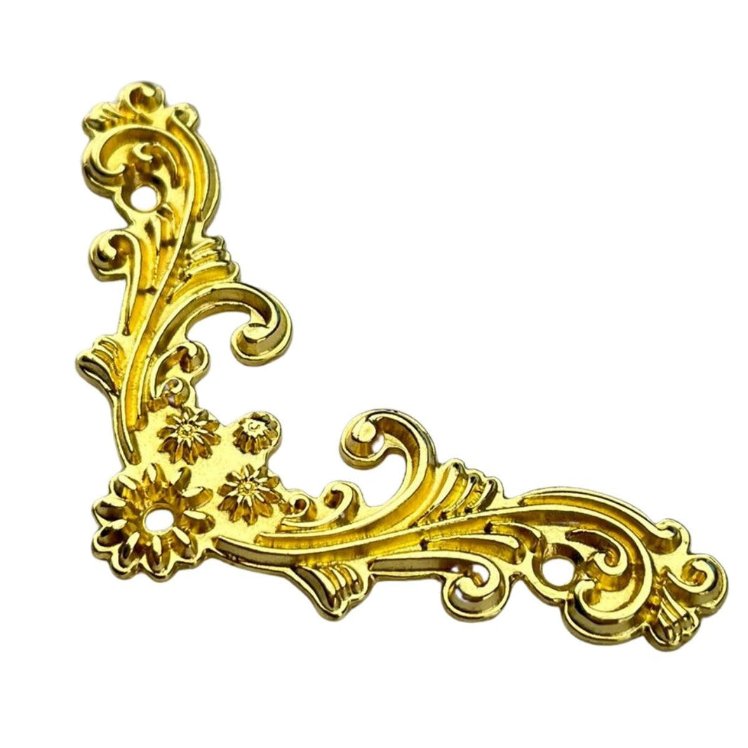 Cantoneira Floral em Metal Dourado 5x5cm Kit com 2 peças - Palácio da Arte