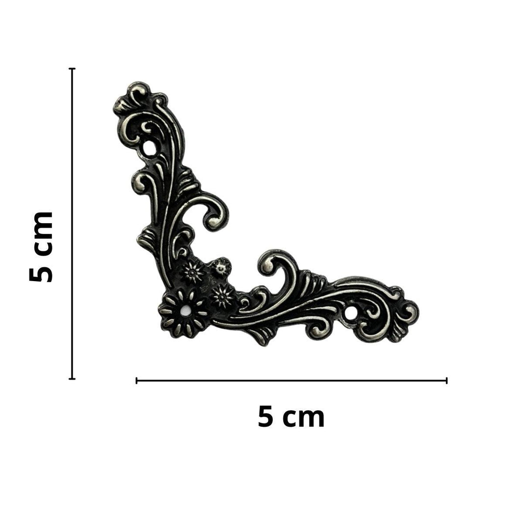 Cantoneira Floral em Metal Prata Velha 5x5cm Kit com 2 peças - Palácio da Arte