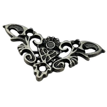 Cantoneira New Floral em Metal Prata Velho 3,4x3,4cm Kit com 2 peças - Palácio da Arte
