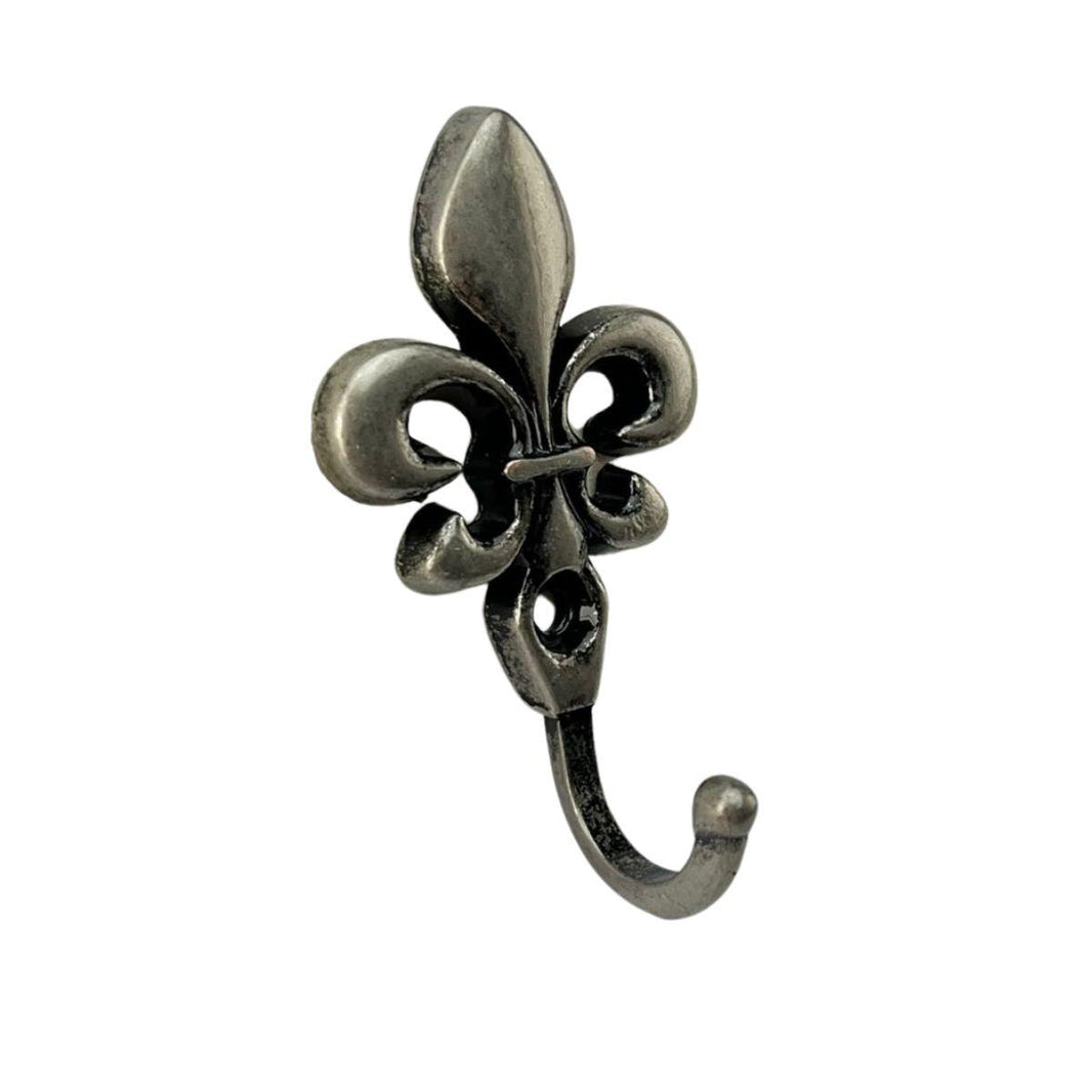 Gancho Flor de Lis em Metal Prata Velho 5,1x2,9x1,9cm Kit com 4 peças - Palácio da Arte