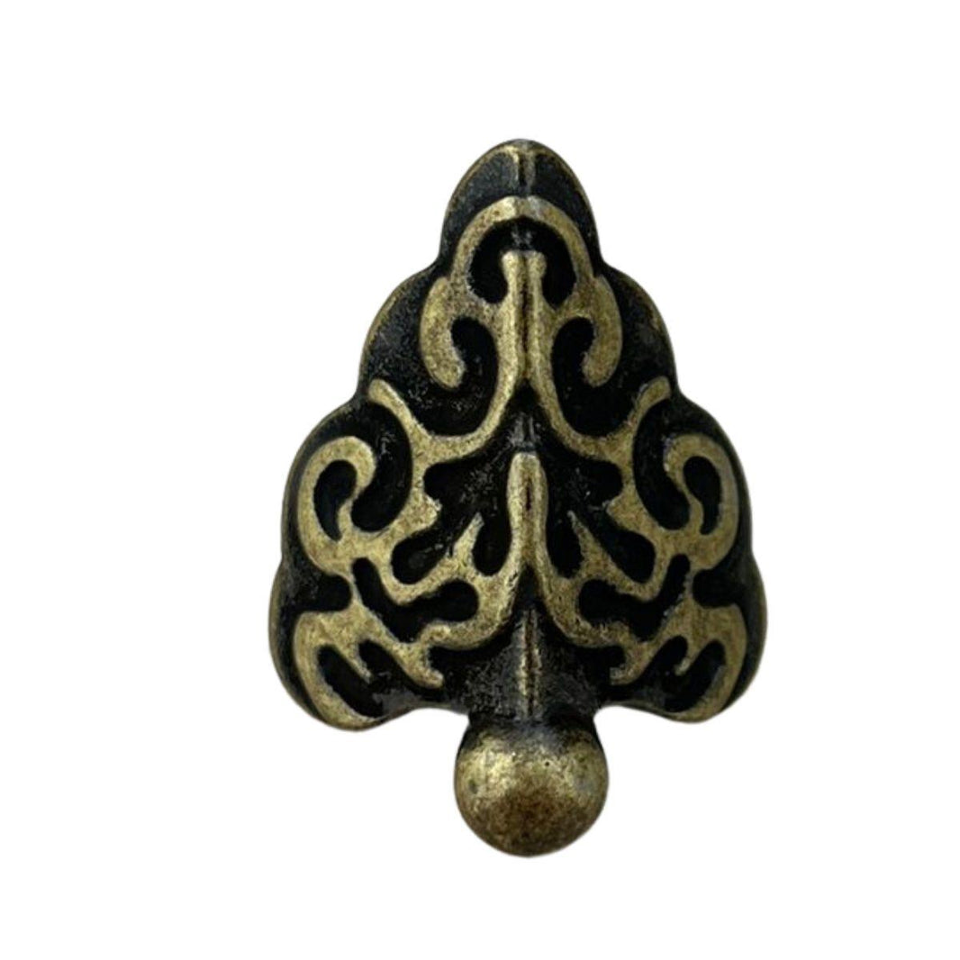 Pezinho Cantoneira Romano em Metal Ouro Velho P 2,8x2,2cm Kit com 4 peças - Palácio da Arte
