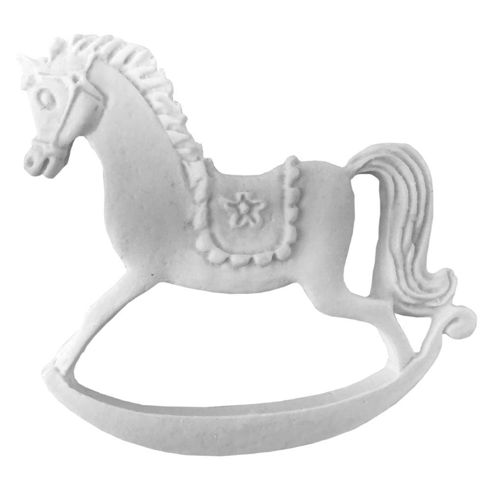 Aplique Cavalo de Balanço Flor 7,5x6,5cm Resina - Palácio da Arte
