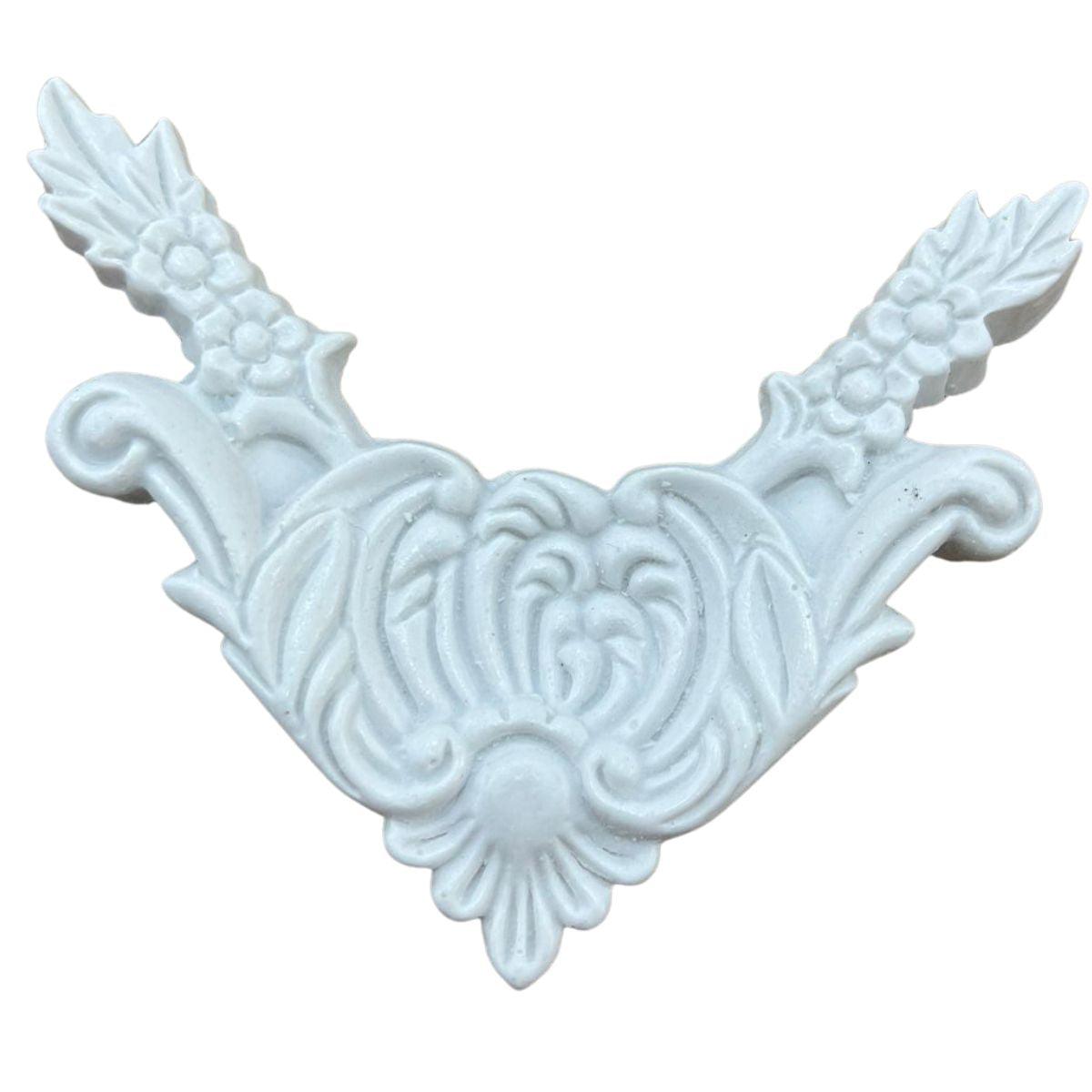 Cantoneira Realeza 9,5x10,5cm Resina - Palácio da Arte