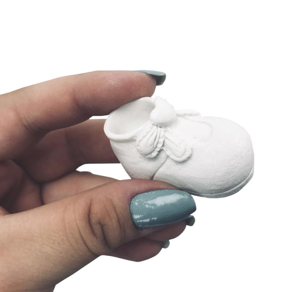 Par de Sapatos Bebê 4,5x2,5x3cm Resina - Palácio da Arte